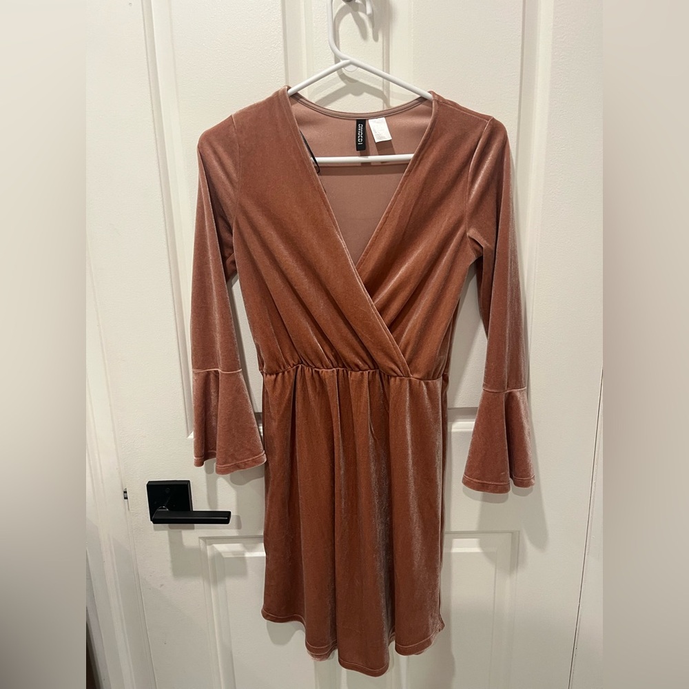 Elegant Velvet Wrap Dress in Rose